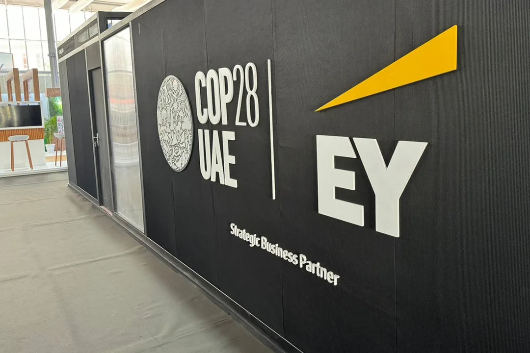 A fully recyclable modular stand combined environmental storytelling, Ventuz-controlled screens, L-Acoustics audio and integrated presentation spaces.