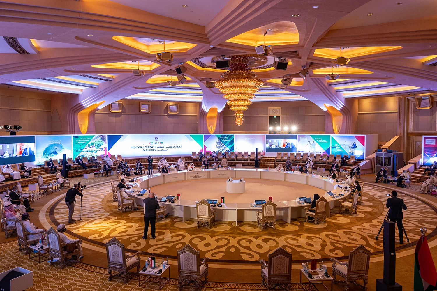 A hybrid ministerial setting in which physical and remote participants were given a visible place within one shared climate dialogue.