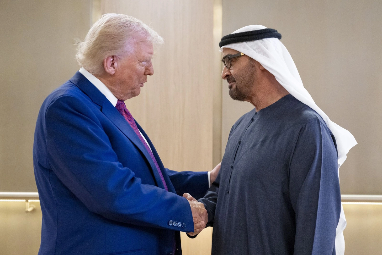 UAE and U.S. leaders greet each other and shake hands during the official state visit ceremony at Qasr Al Watan.